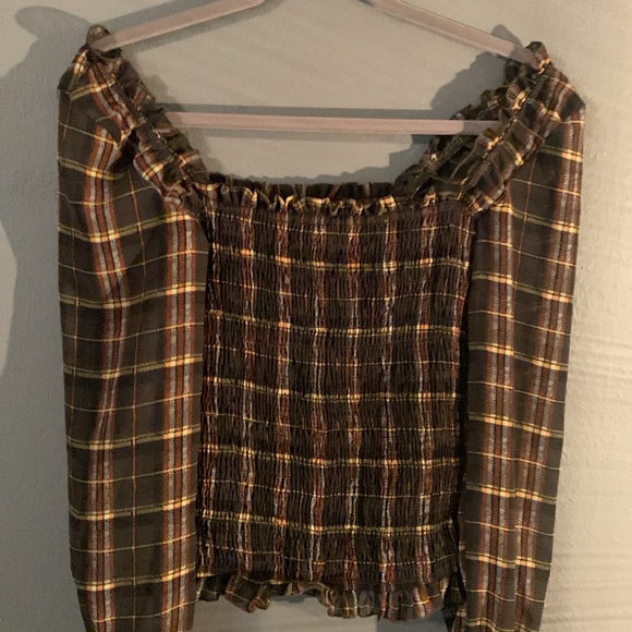 Toby & Olive Smocked Crop Top Ling Sleeve Elasticized to wear off shoulder Sz M - Picture 3 of 4